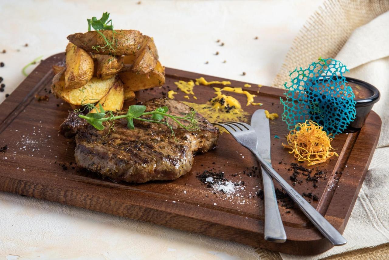 فندق بريدجيز بيشكيك المظهر الخارجي الصورة